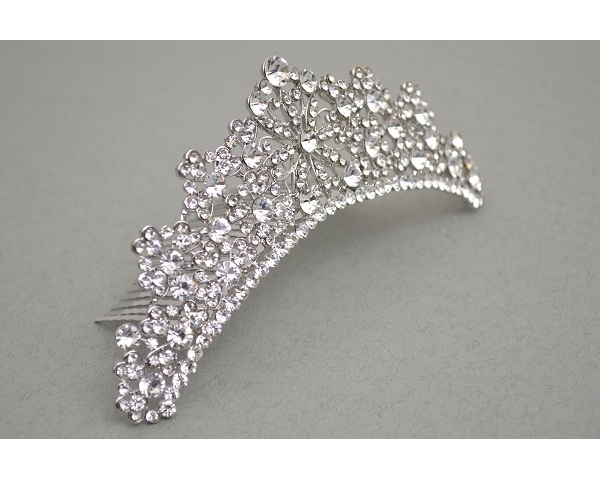 Flower comb tiara encrusted with crystals. Length 15cm, height 5cm approx