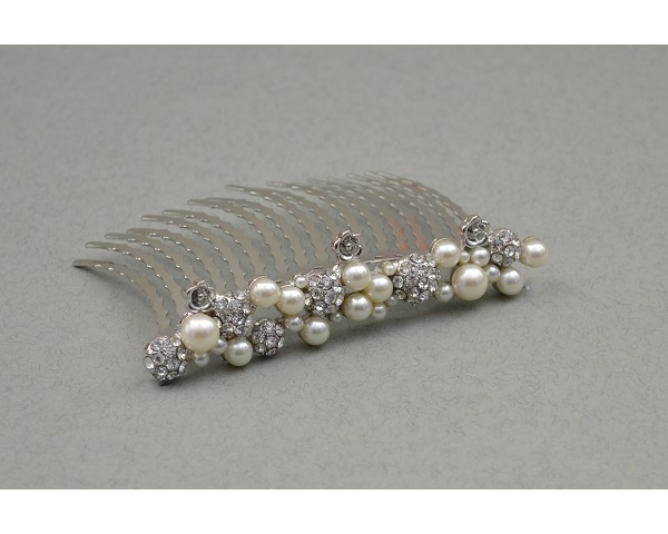 Crystal & pearl bead comb tiara. Length 10cm approx.