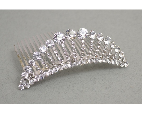 Crystal fan shaped comb tiara. Length 8cm, height 3cm approx