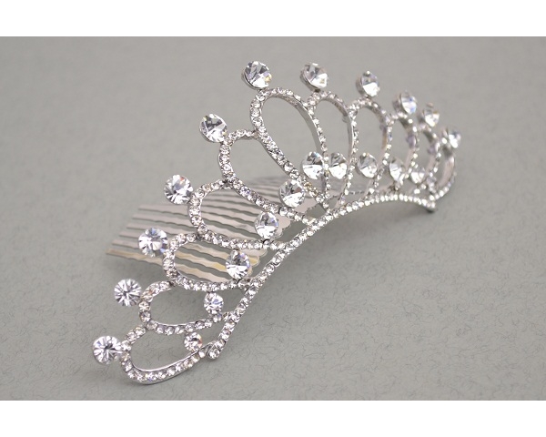 Teardrop shape crystal encrusted comb tiara. Length 13cm, height 4cm approx