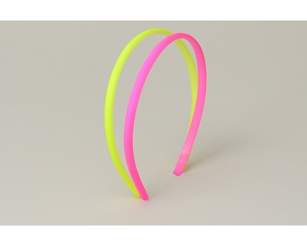 Two narrow neon alice band per card. Packed assorted colours as per images