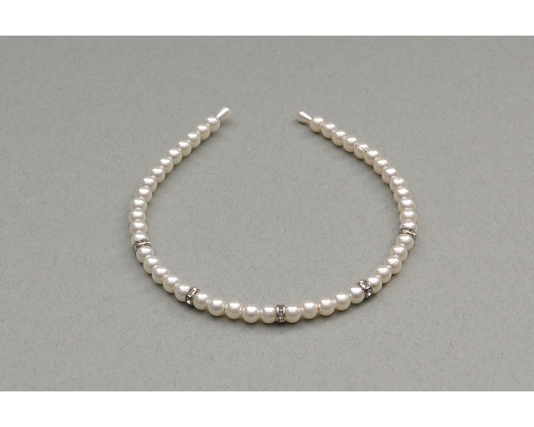 Cream pearl bead alice band decorated with diamante gems.
