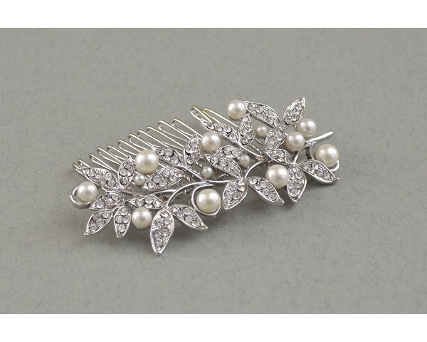 Leaf design pearl bead and crystal hair comb. Approx 9cm