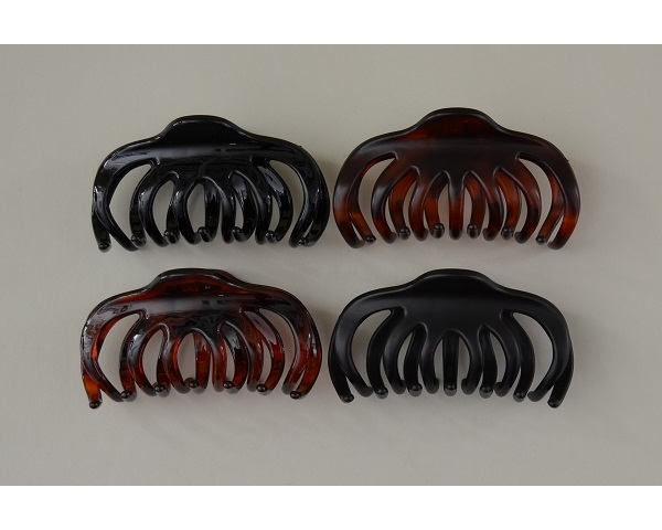 Wavy design clamp in black and brown per pack. Matt and gloss finish. 9 cm approx.