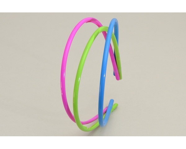 3 bright coloured alice bands per card. In pink, green & blue or green, yellow & orange.