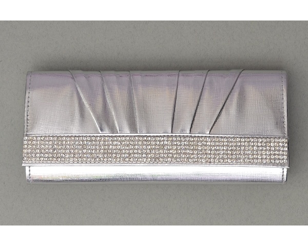 Leatherette silver clutch bag with diamante strip. Attachable silver chain link strap incl. Dimensions 24 x 10 x 4 cm (LxHxW)