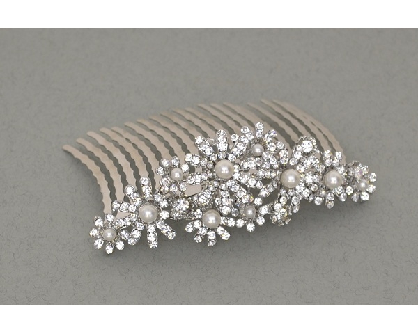 Flower shaped crystal stone encrusted comb with pearl beads