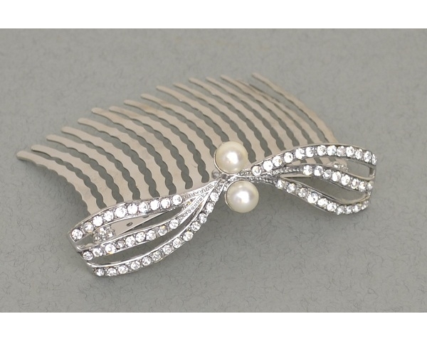 Pretty bow shaped comb with pearl beads