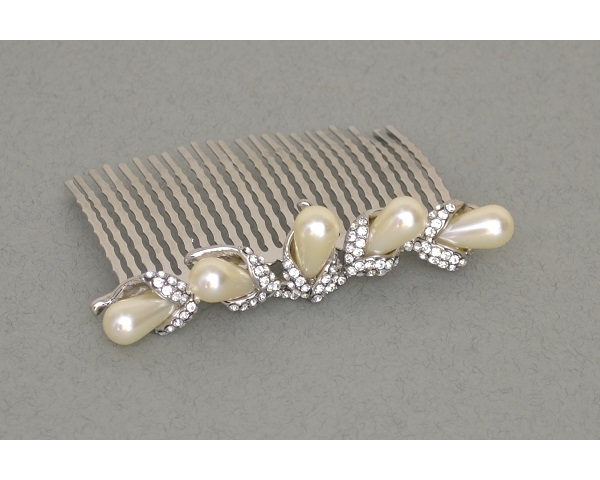 Teardrop shaped pearl bead with crystal stone comb