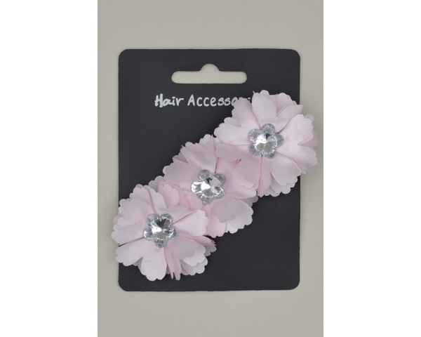 Pretty triple flower with centre gem on a beak clip. Packed in pink & white