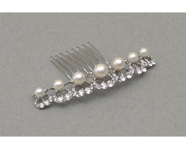 Heart shaped crystal stone miniature comb with white pearl beads