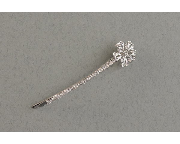 Flower burst diamante hair grip. 1 per card. Approx 9.5cm
