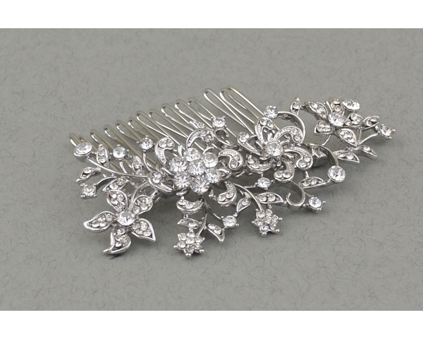 Flower design hair comb with crystals. Approx 9cm